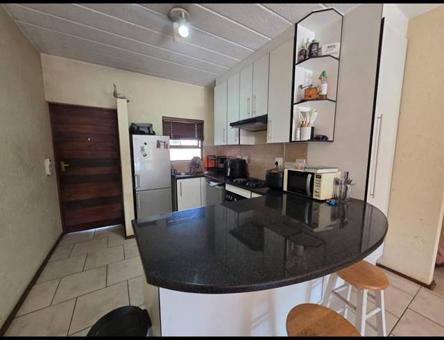 2 BEDROOM APARTMENT FOR SALE IN SUNNINGHILL